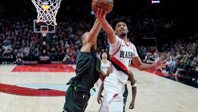 开云体育下载-开拓者主场战胜马刺扩大胜场差距的简单介绍