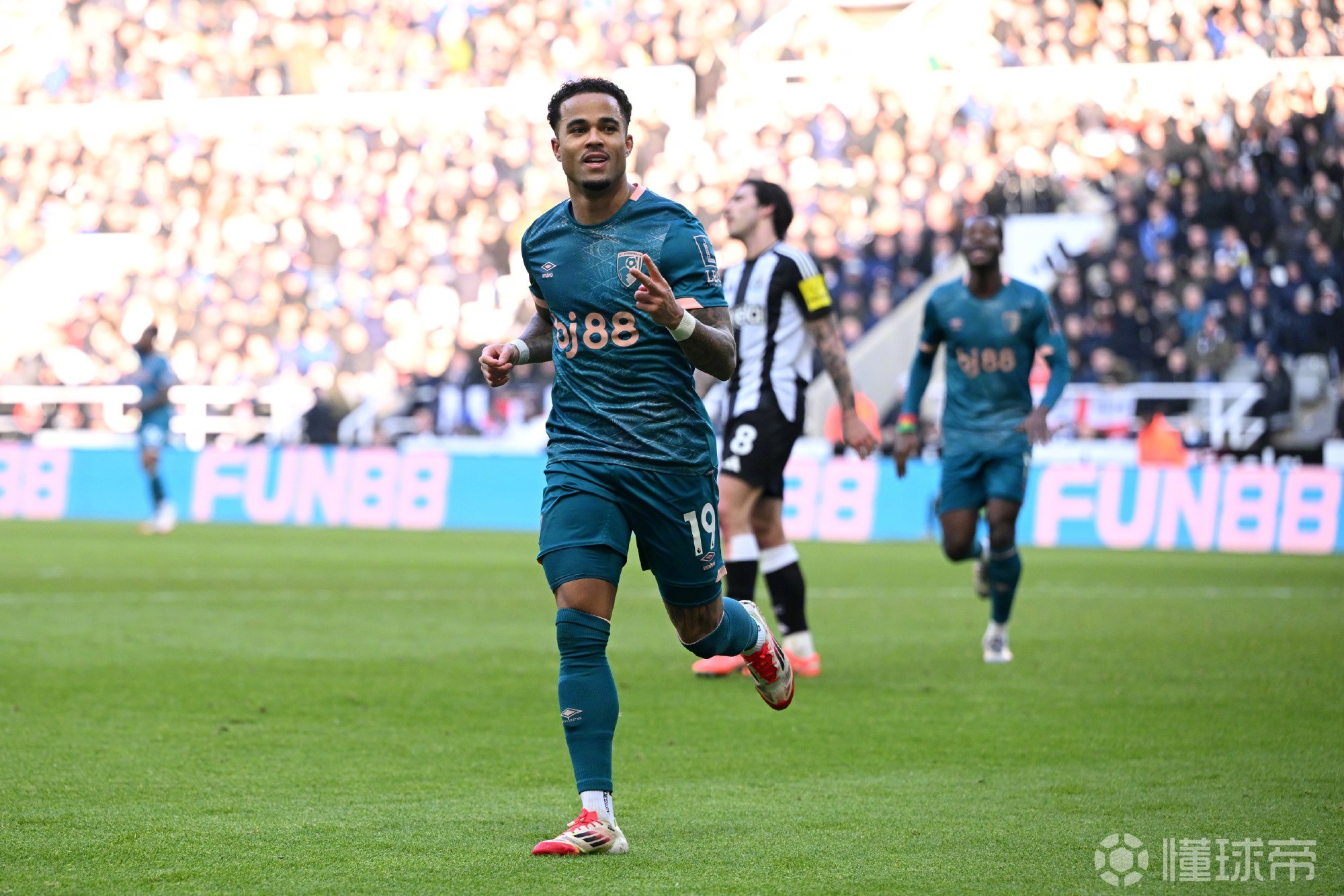 开云体育app-伯恩茅斯主场大胜狼队，豪取三分的简单介绍