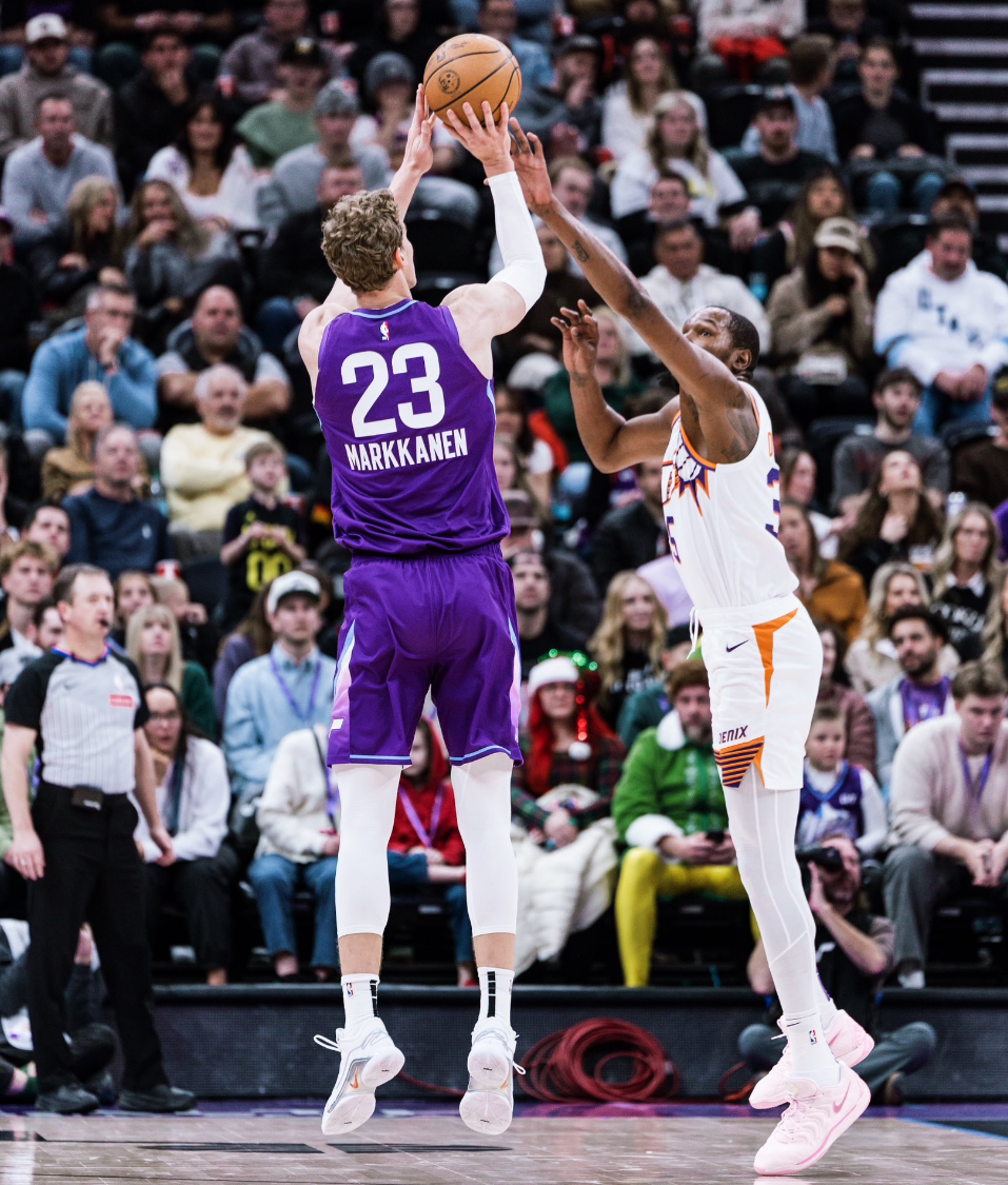 开云体育平台APP-爵士客场大胜，西部赛场势如破竹向前进的简单介绍