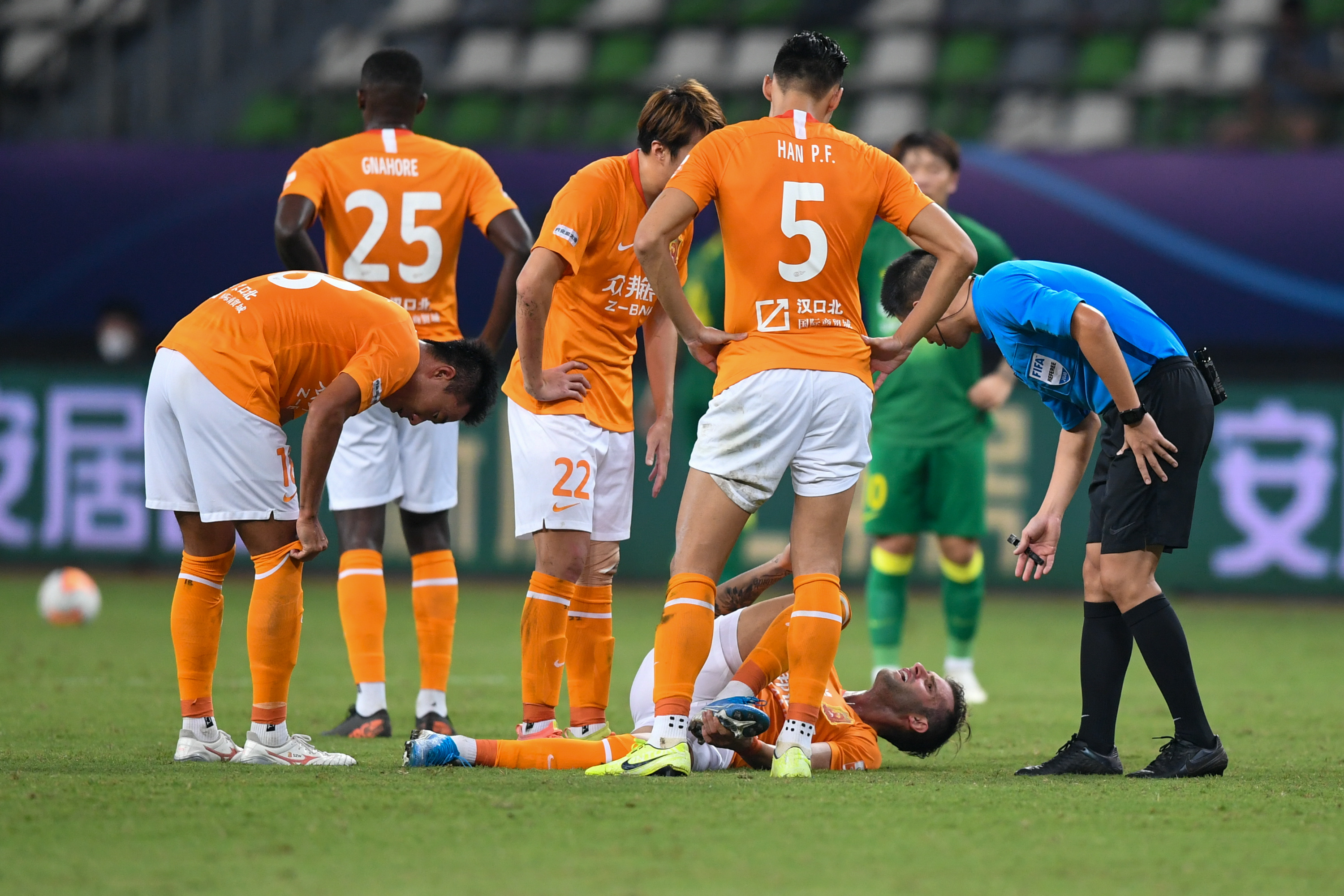 包含武汉卓尔主场举办足球节活动!球迷狂欢不停歇的词条 包含武汉卓尔主场举办足球节活动!球迷狂欢不停歇的词条