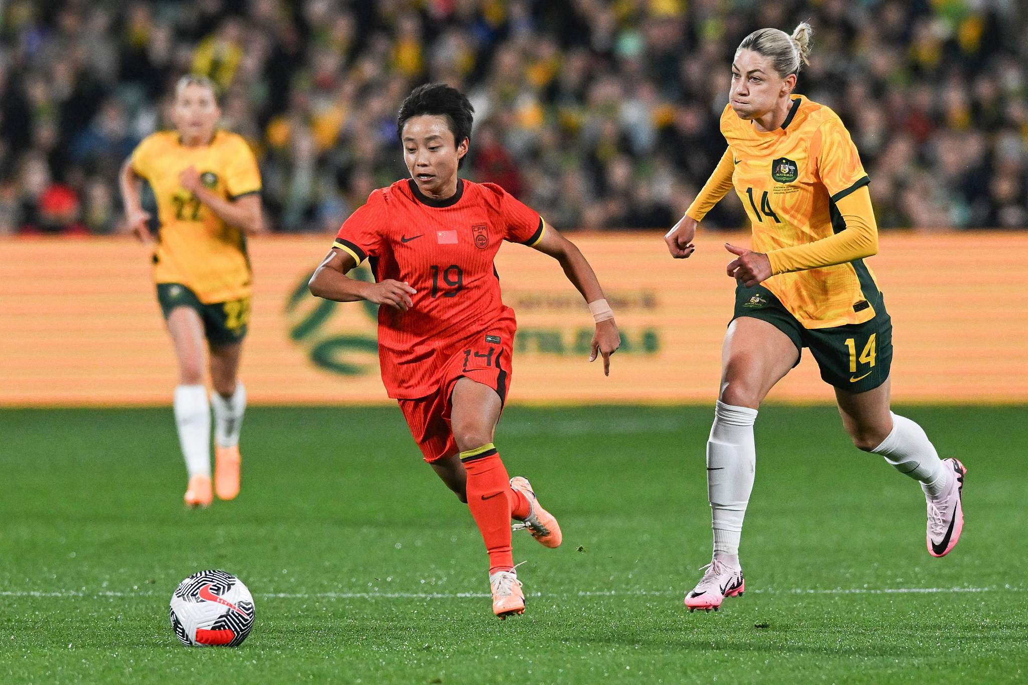 开云官网-国际女足赛事精彩纷呈，球员们实力抢眼