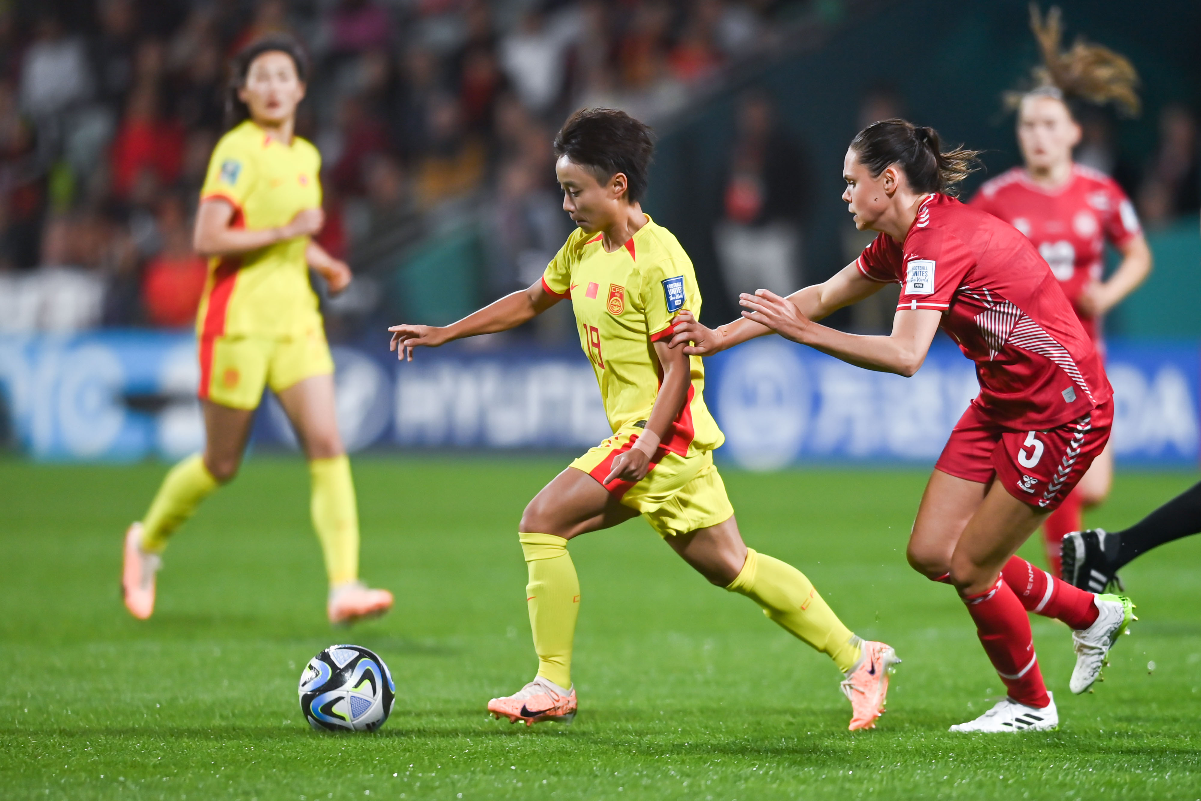 国际女足赛事精彩纷呈,球员们实力抢眼 国际女足赛事精彩纷呈,球员们实力抢眼