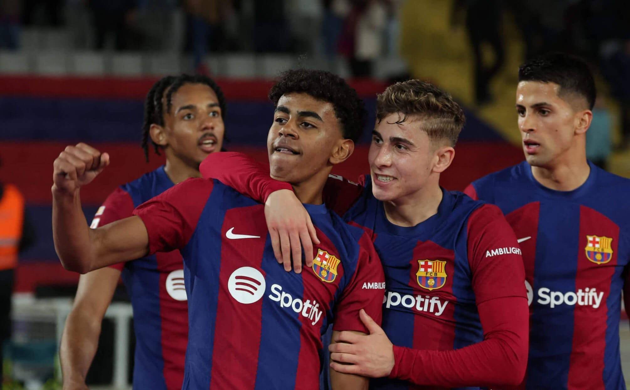 阿贾克斯青训球员崭露头角,助球队取胜 阿贾克斯青训球员崭露头角,助球队取胜