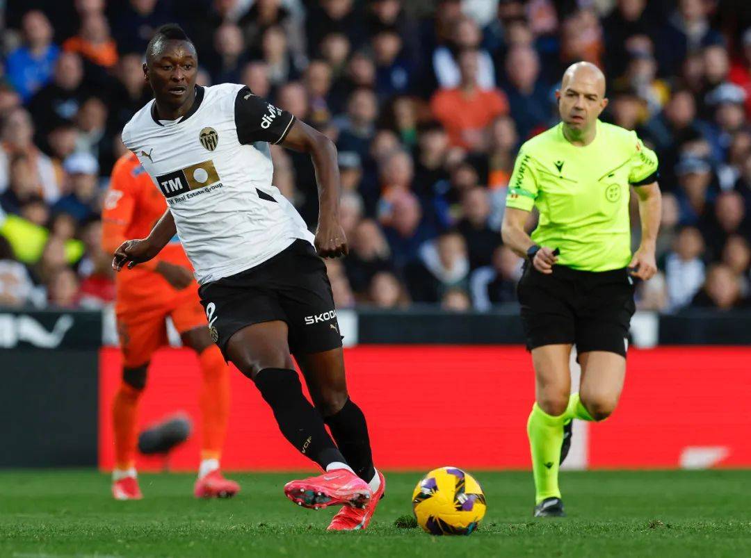 开云体育入口-西甲劲旅转会活跃，球员追逐更好发展机会的简单介绍