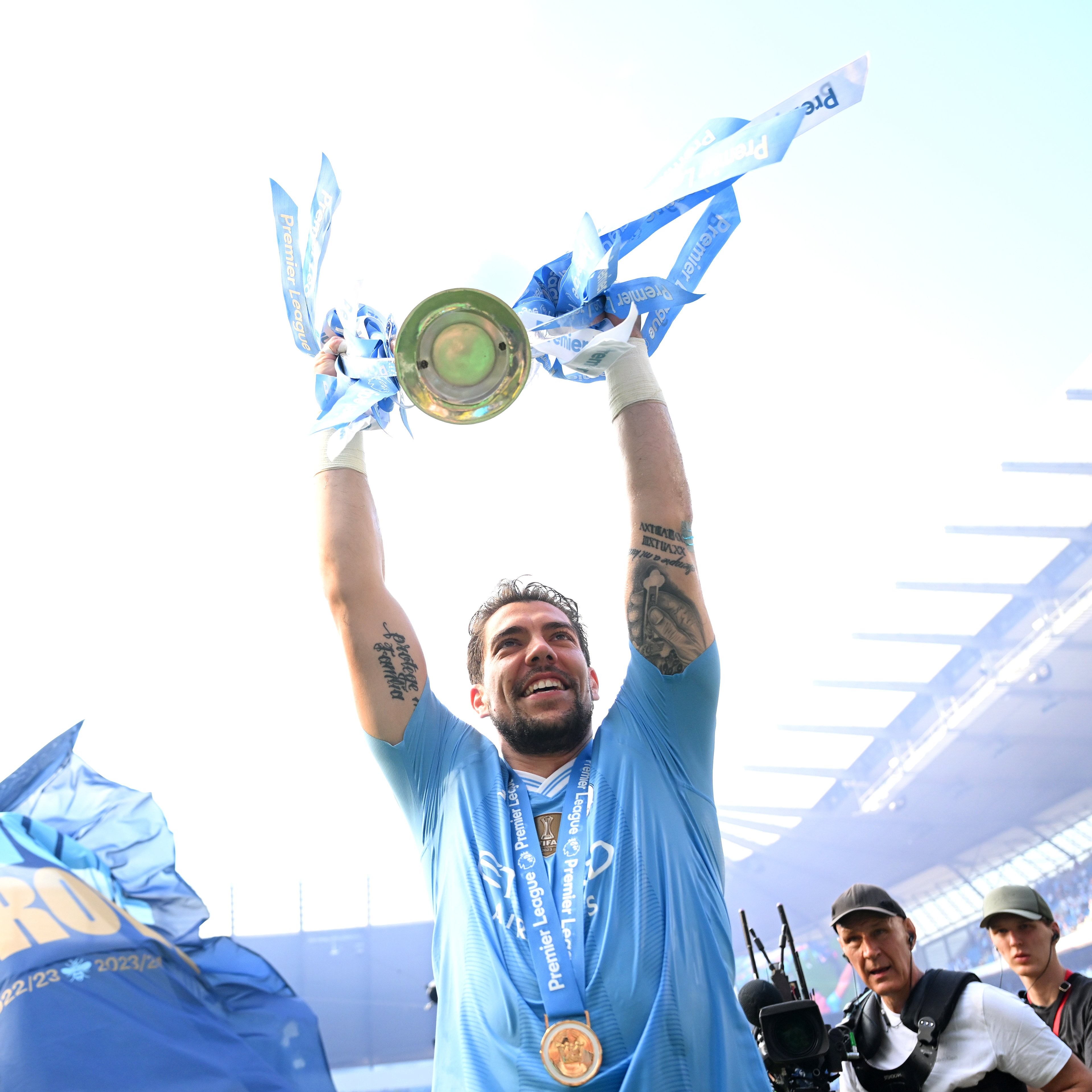 开云体育平台APP-曼城球员发挥精彩，赢得胜利晋级