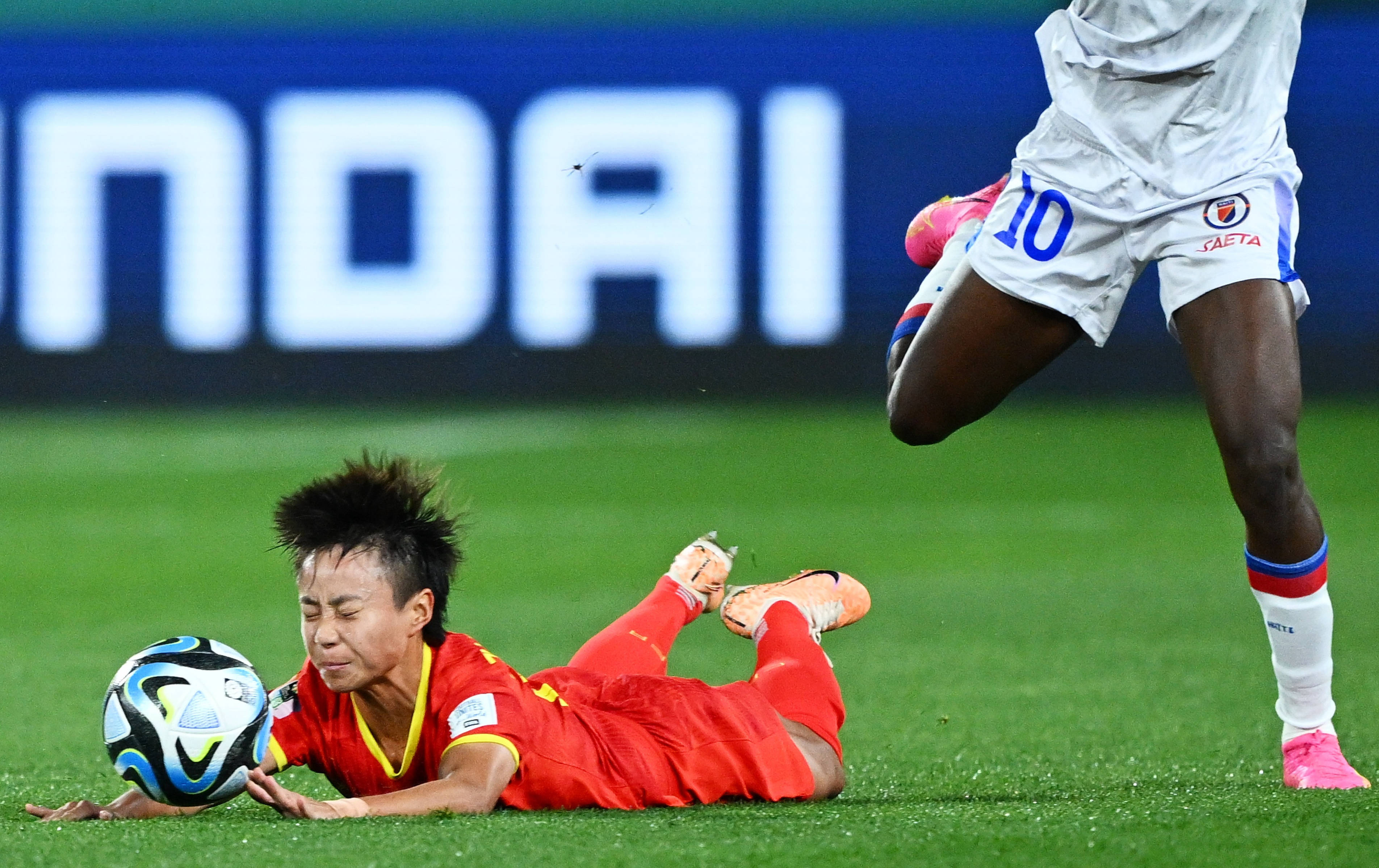 精彩!中国足球女队在比赛中克服重重困难获胜的简单介绍 精彩!中国足球女队在比赛中克服重重困难获胜的简单介绍