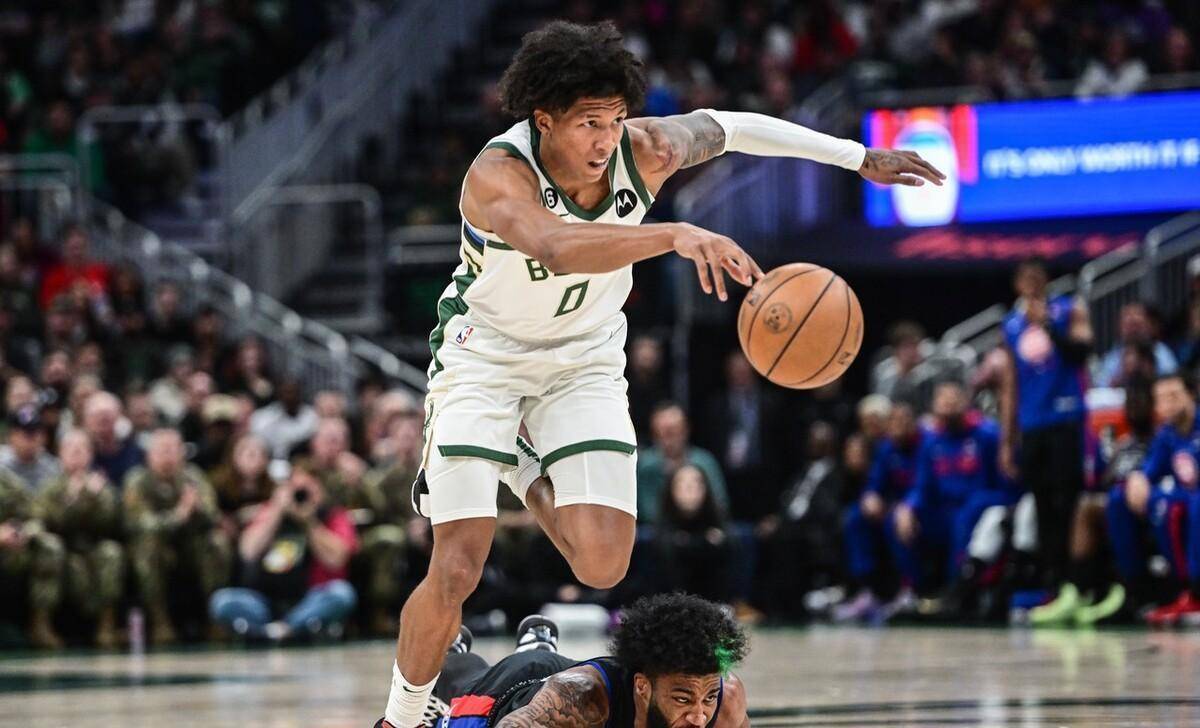 开云官网-包含雄鹿利用对手的失误活塞的弱点暴露无疑的词条