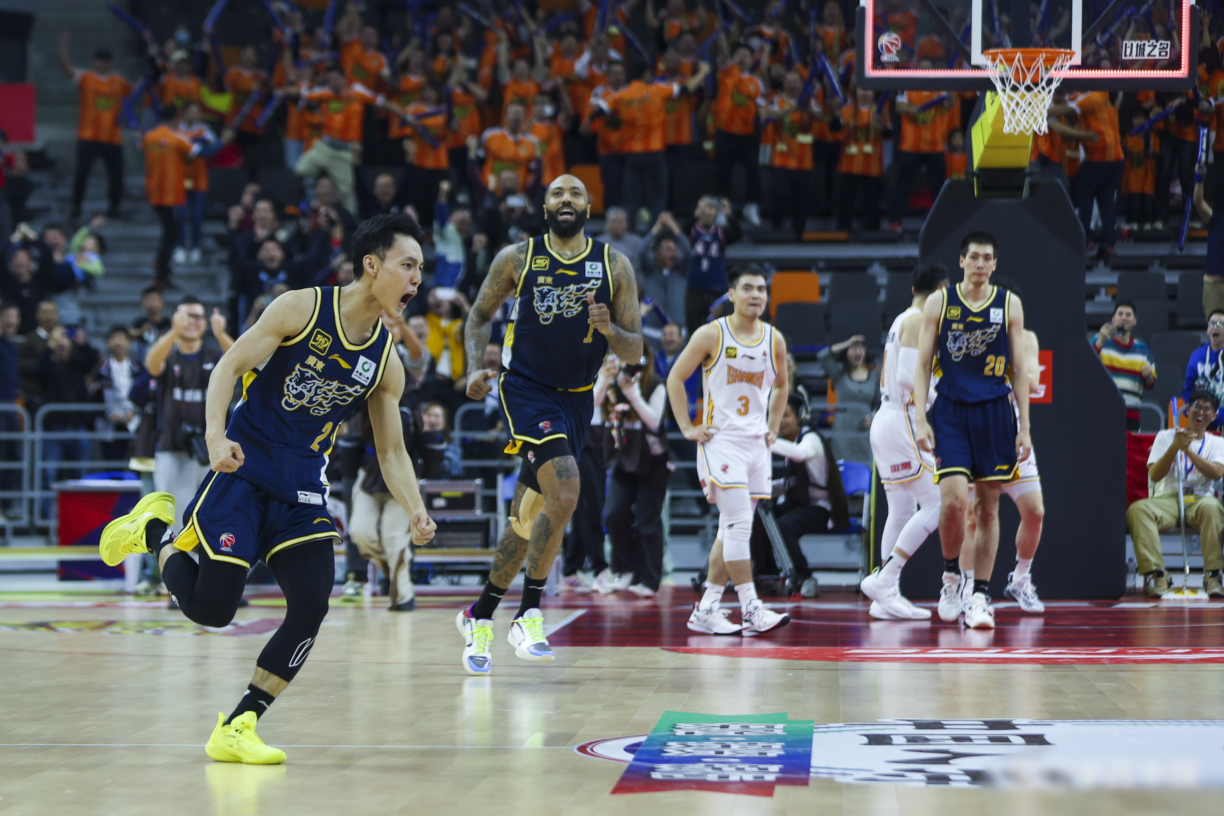 关于篮球联赛最新实时赛况公布,球队实力差距逐渐显现的信息 关于篮球联赛最新实时赛况公布,球队实力差距逐渐显现的信息