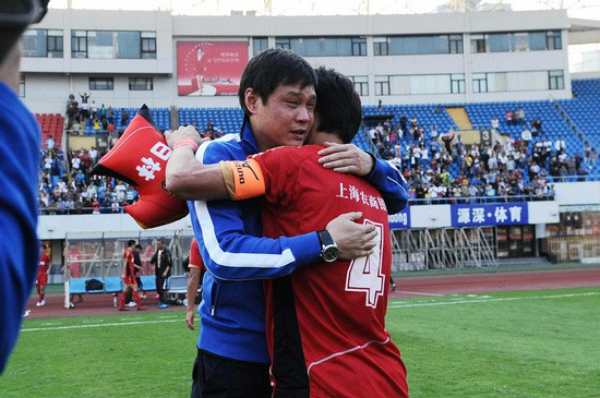 开云体育在线-关于上海上港迎战大连一方，全队全力争取保持领先的信息