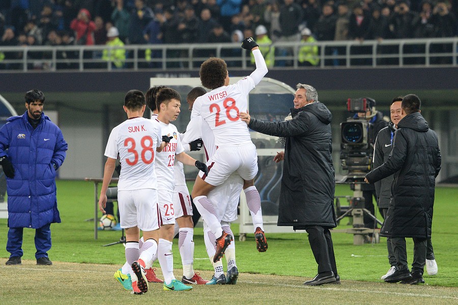 边路进攻犀利,球队获得重要胜利的简单介绍 边路进攻犀利,球队获得重要胜利的简单介绍