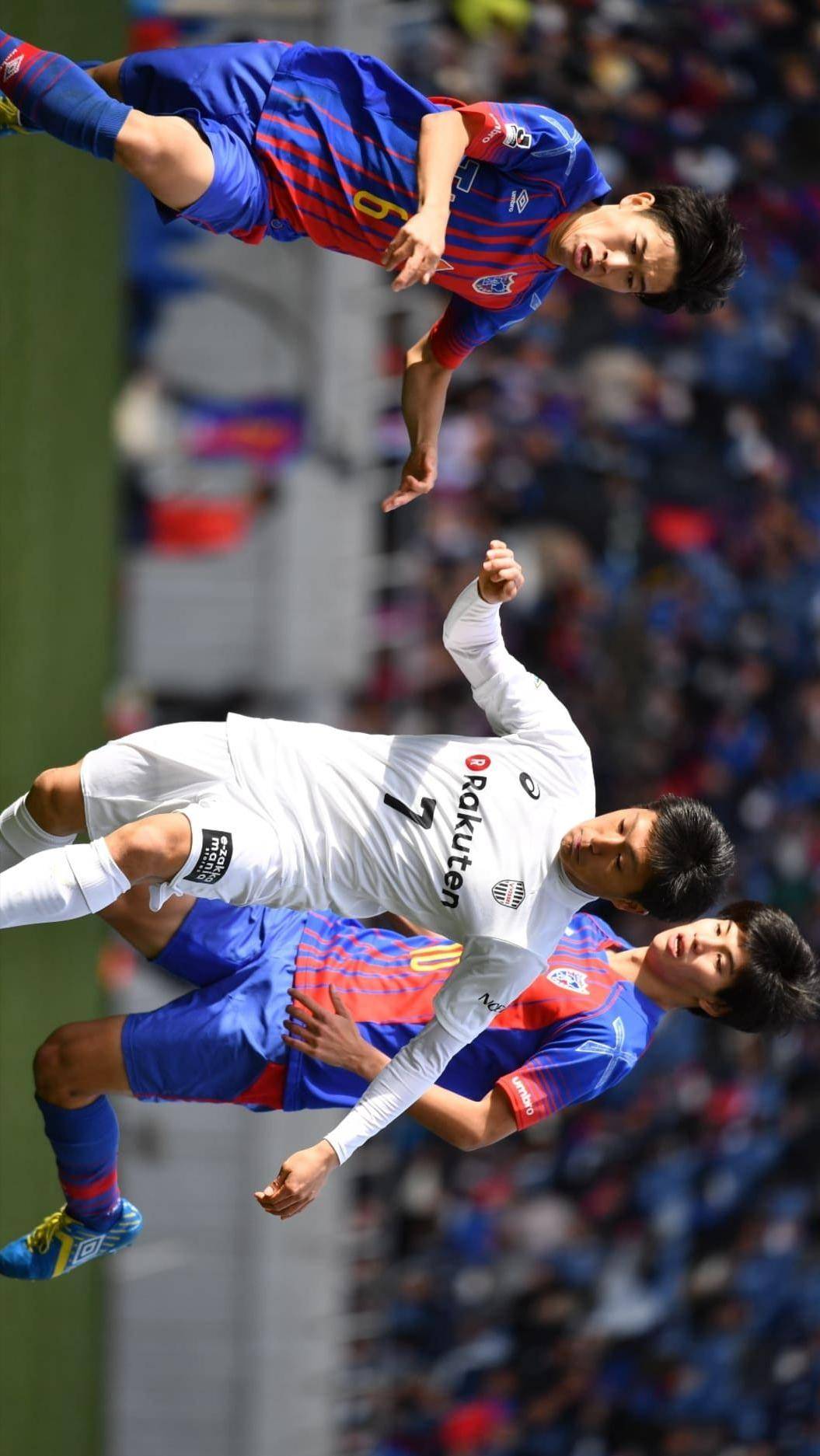 双方球队在比赛中展现出色实力,成为焦点 双方球队在比赛中展现出色实力,成为焦点