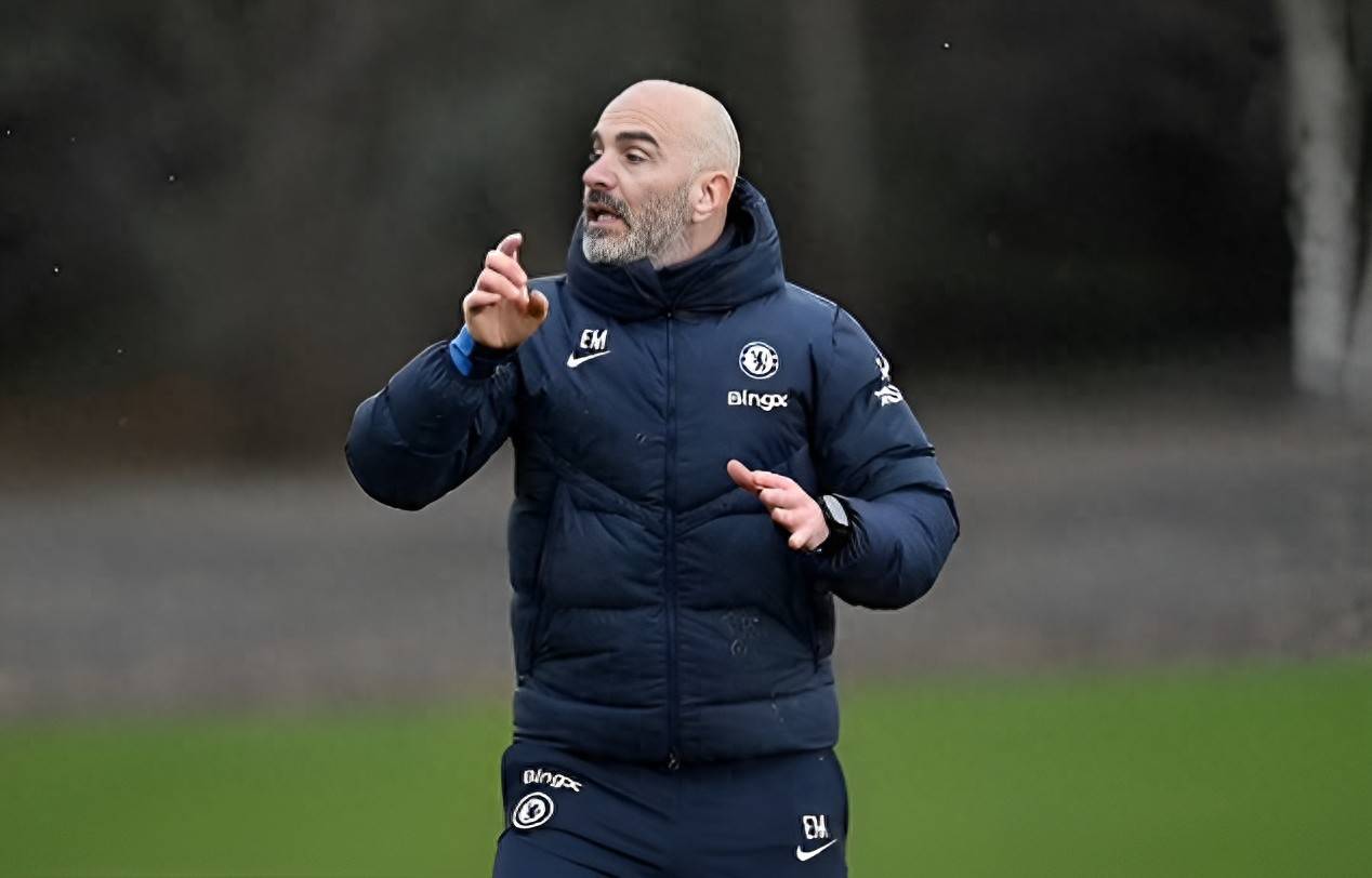 开云APP-切尔西客场遭遇失利，球迷情绪低迷