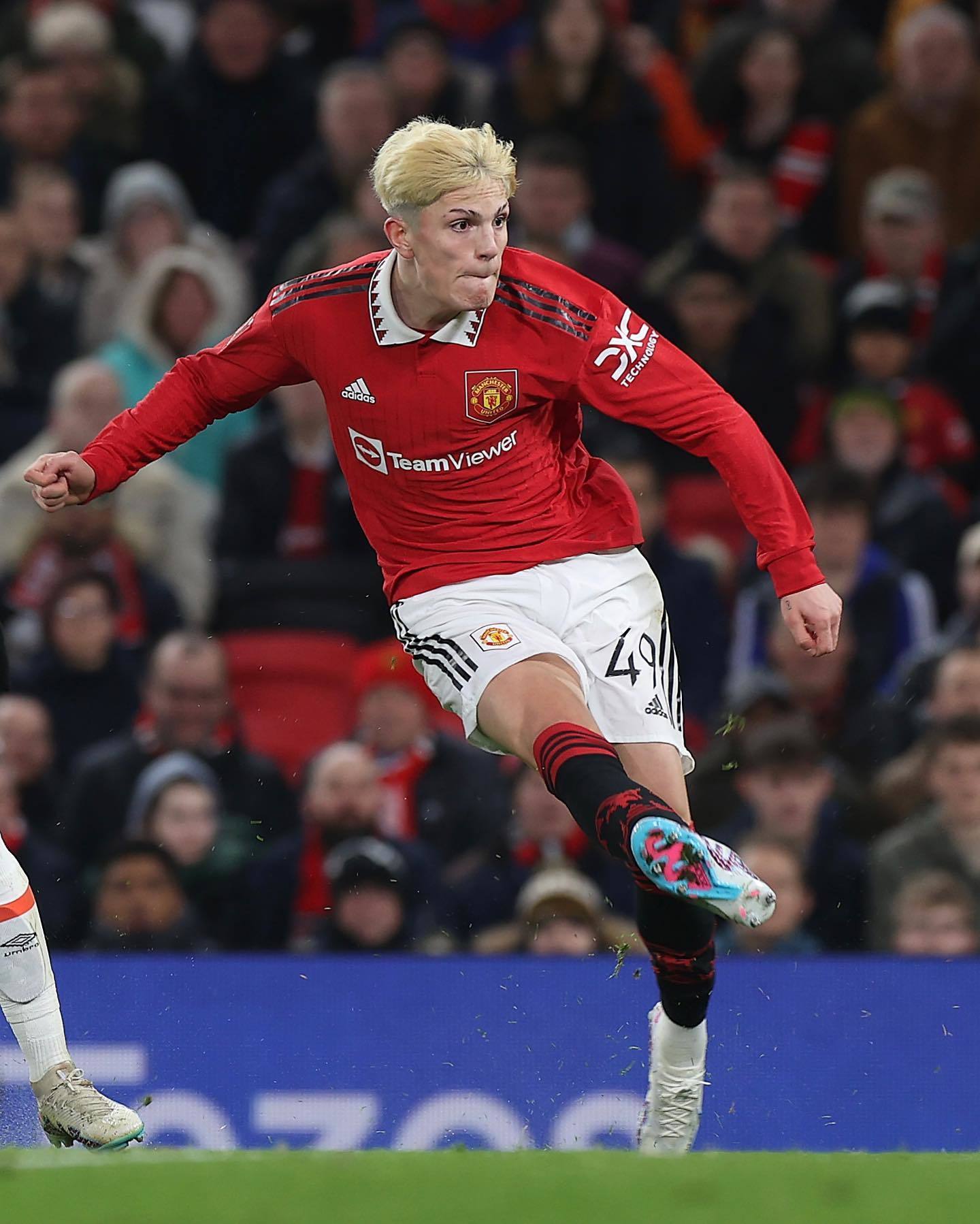 关于纳乔效力那不勒斯场，庆祝重要里程碑的信息