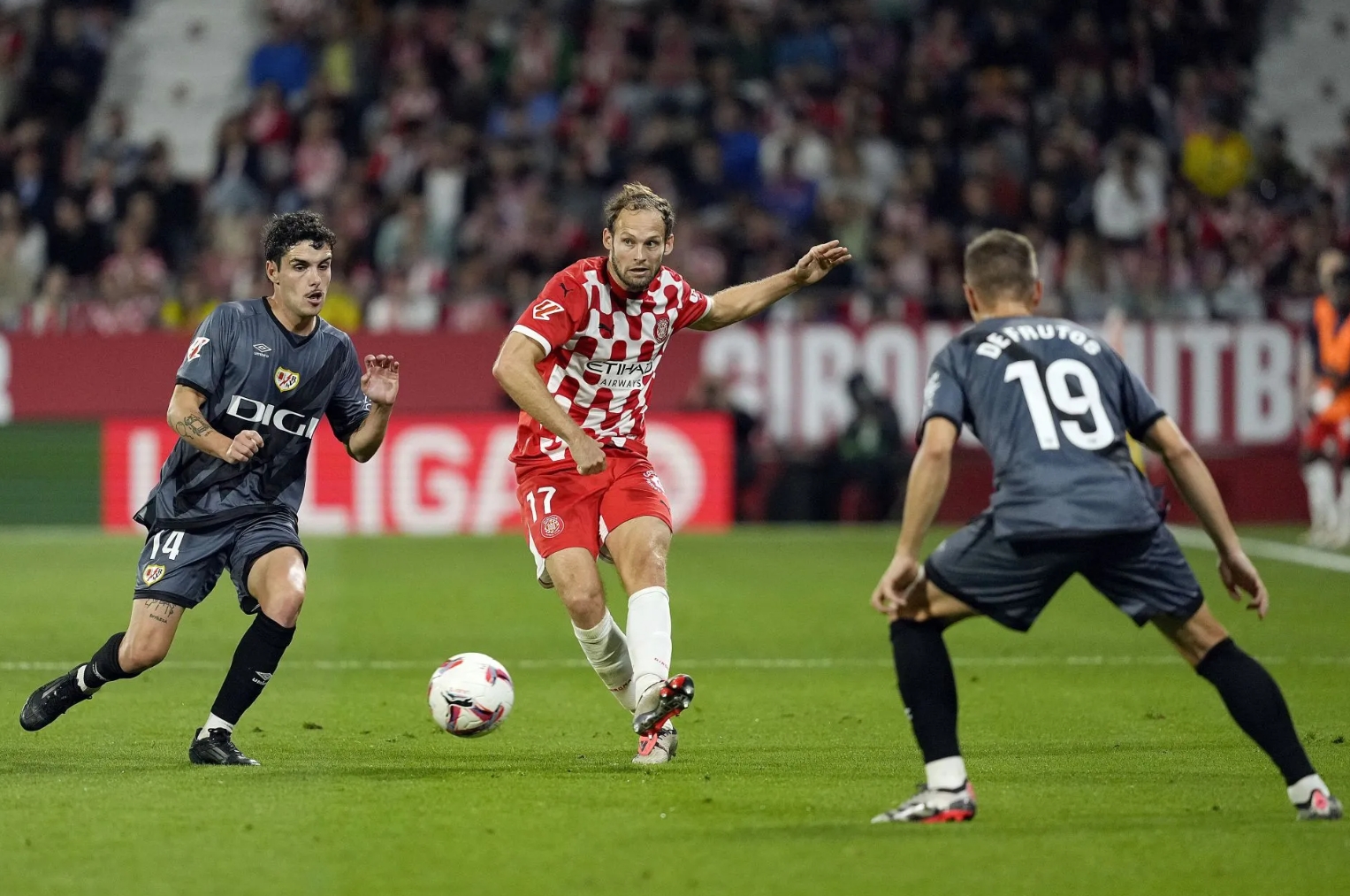 瓦伦西亚遭遇黑马,惨败给巴列卡诺 瓦伦西亚遭遇黑马,惨败给巴列卡诺