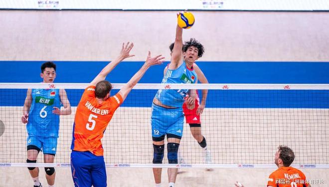 包含霍芬海姆壮胆击败对手，积分榜排名逐渐上升的词条