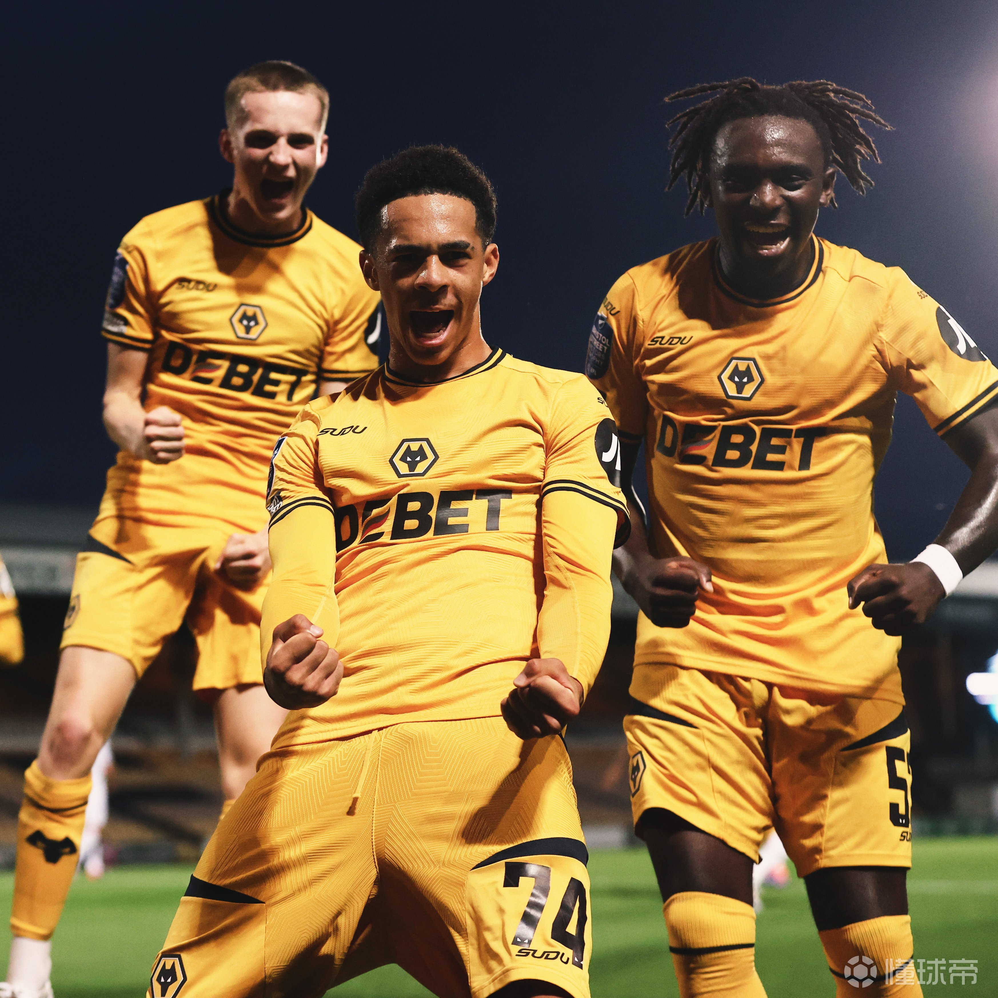 狼队半场逆转,完胜对手 狼队半场逆转,完胜对手