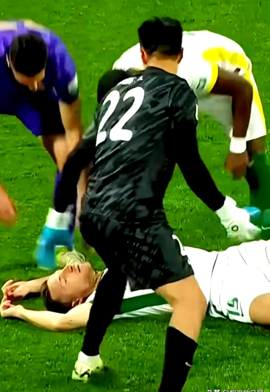 安联球场发生冲突,暂停比赛 安联球场发生冲突,暂停比赛