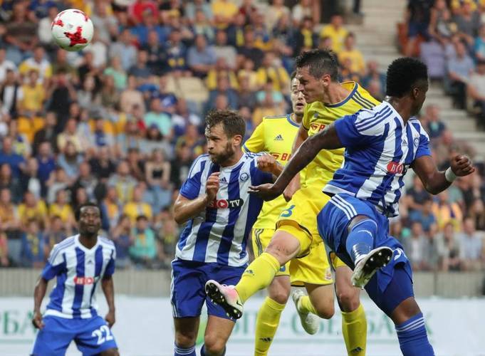 芬兰球员在比赛中展现强大实力