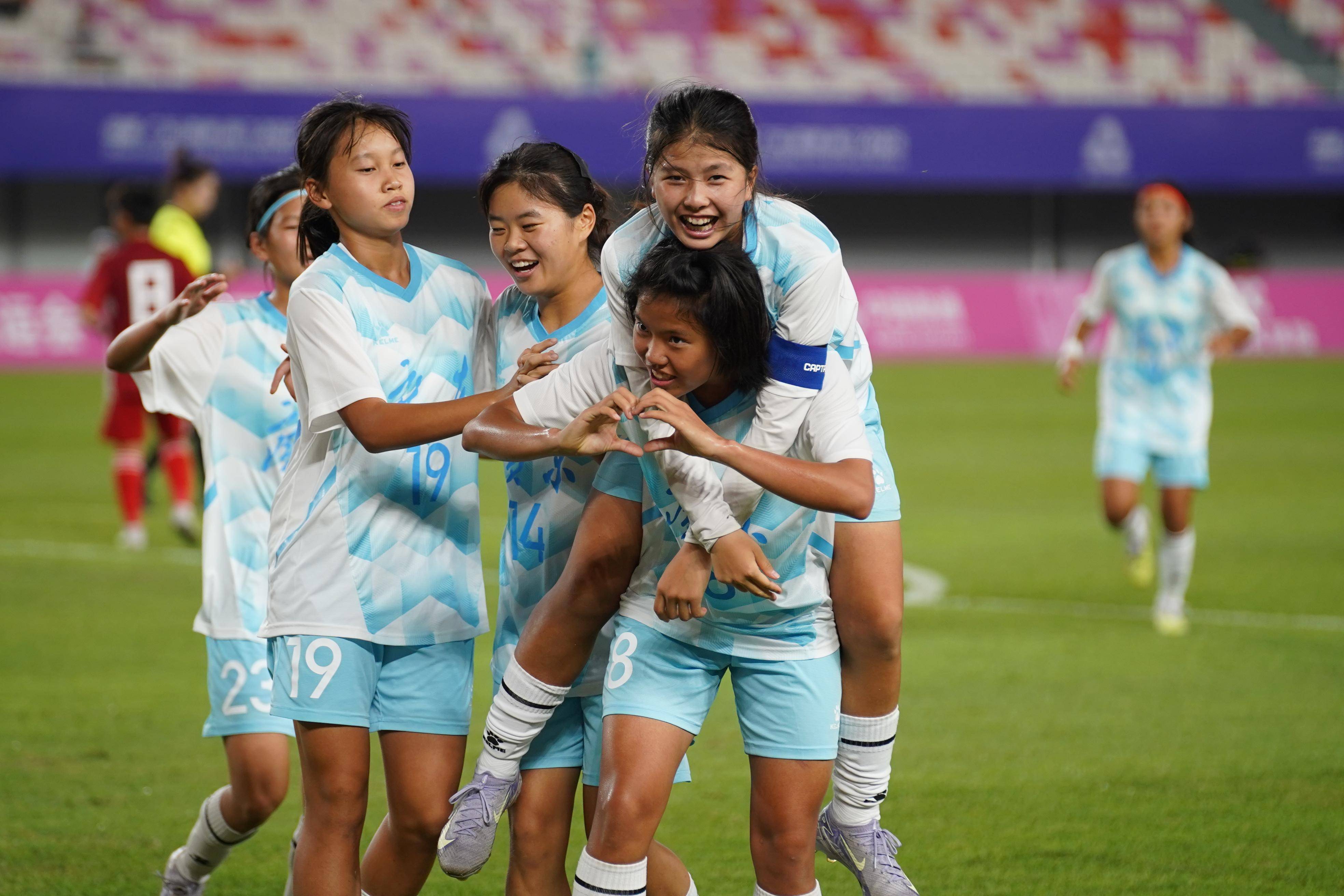 中国女足队员备战有方，赢取胜利的简单介绍