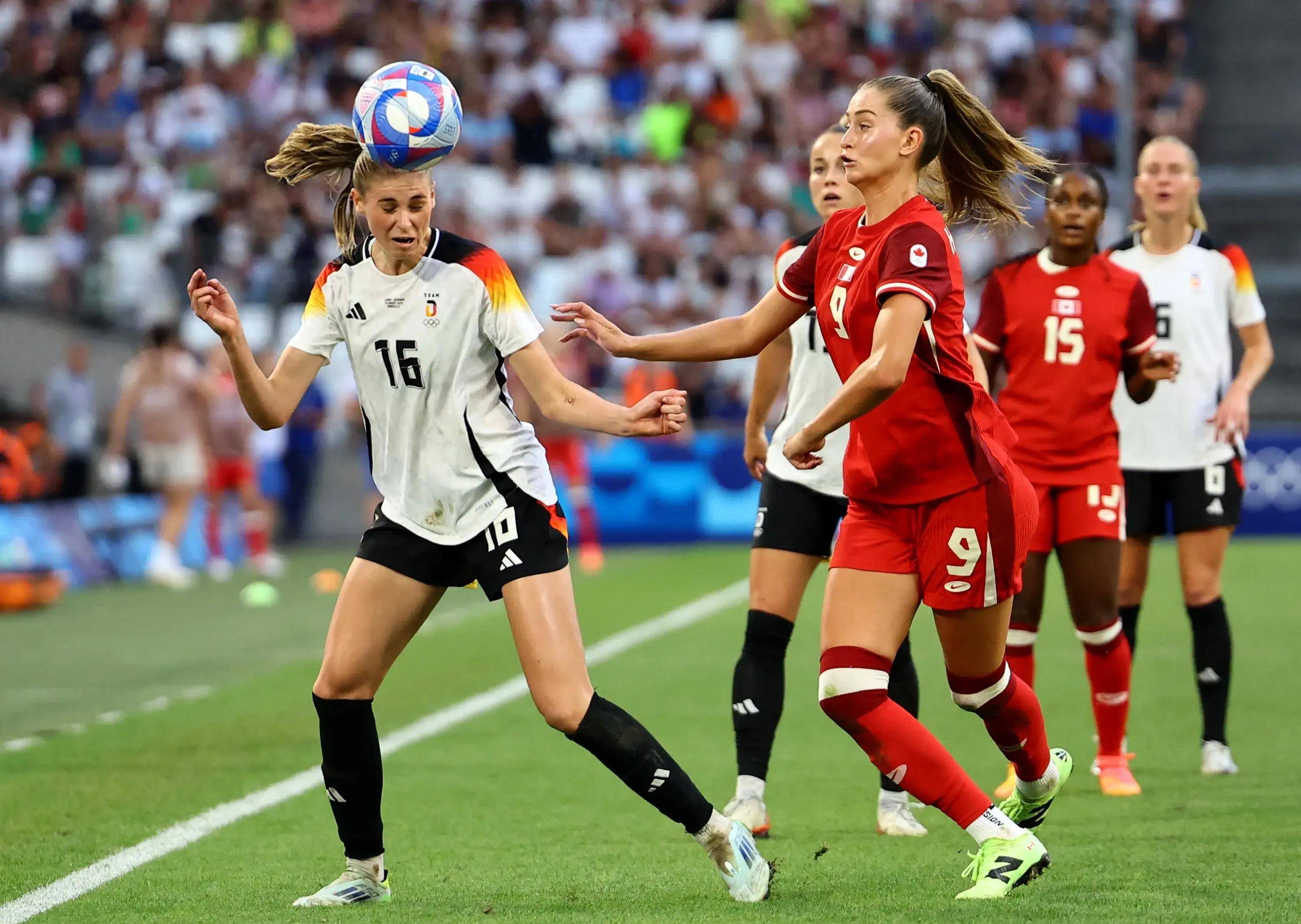 开云体育官方网站-美国女足队员展现出色技巧，成功晋级决赛