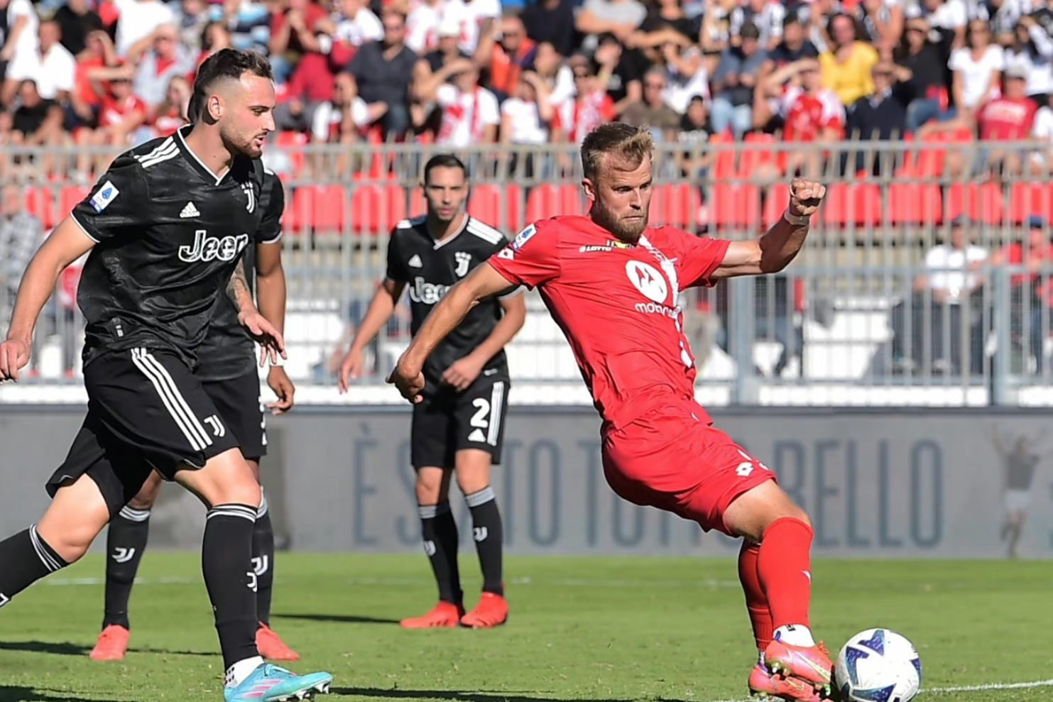 开云体育在线-包含维拉利尔主场险胜比利亚雷亚尔，实力超群的词条