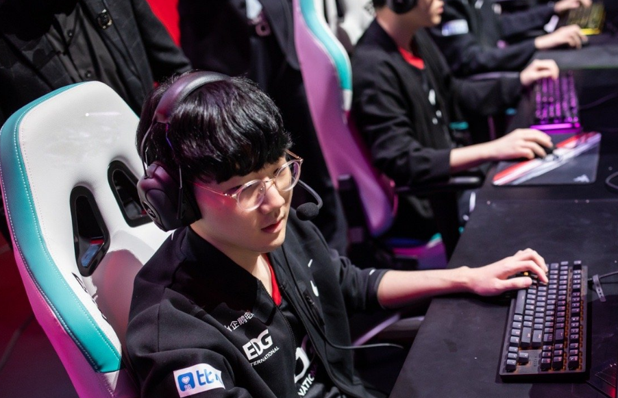 T1碾压EG,Xiaohu拿下关键大龙半决赛2:0(成都) T1碾压EG,Xiaohu拿下关键大龙半决赛2:0(成都)