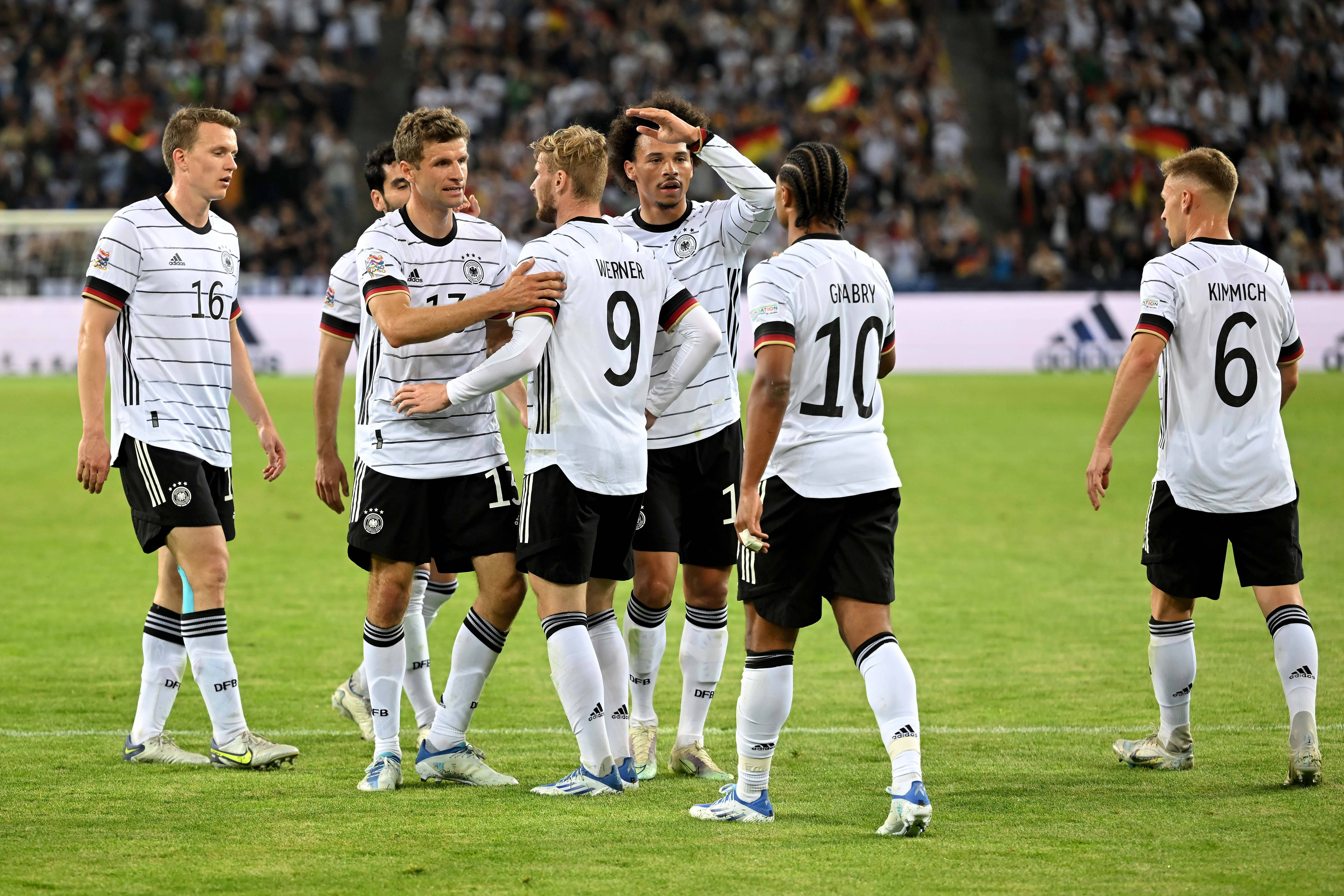 足球盛事，欧国联半决赛引发球迷情怀共鸣