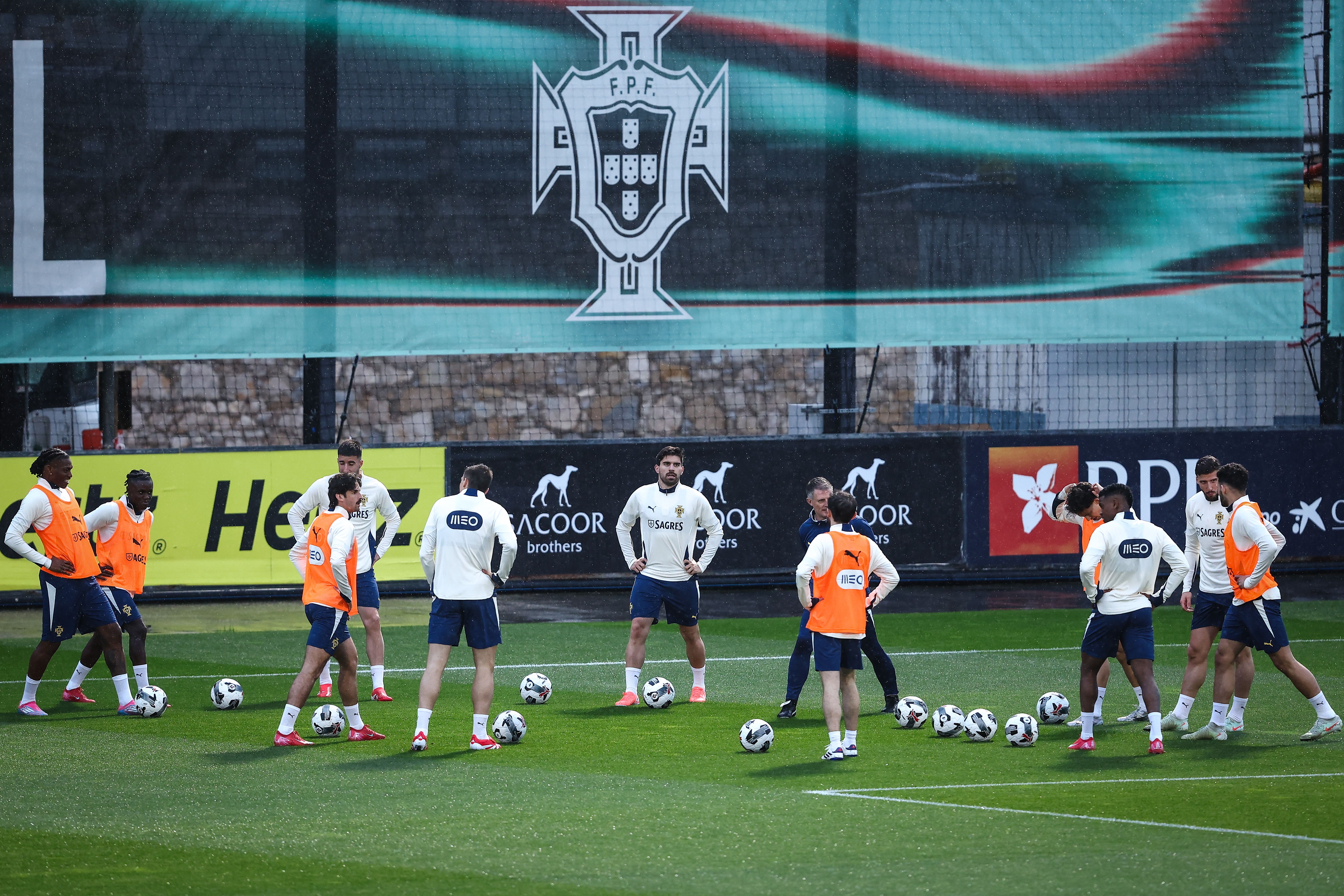 欧国联比赛日程调整,各队备战精锐布阵 欧国联比赛日程调整,各队备战精锐布阵