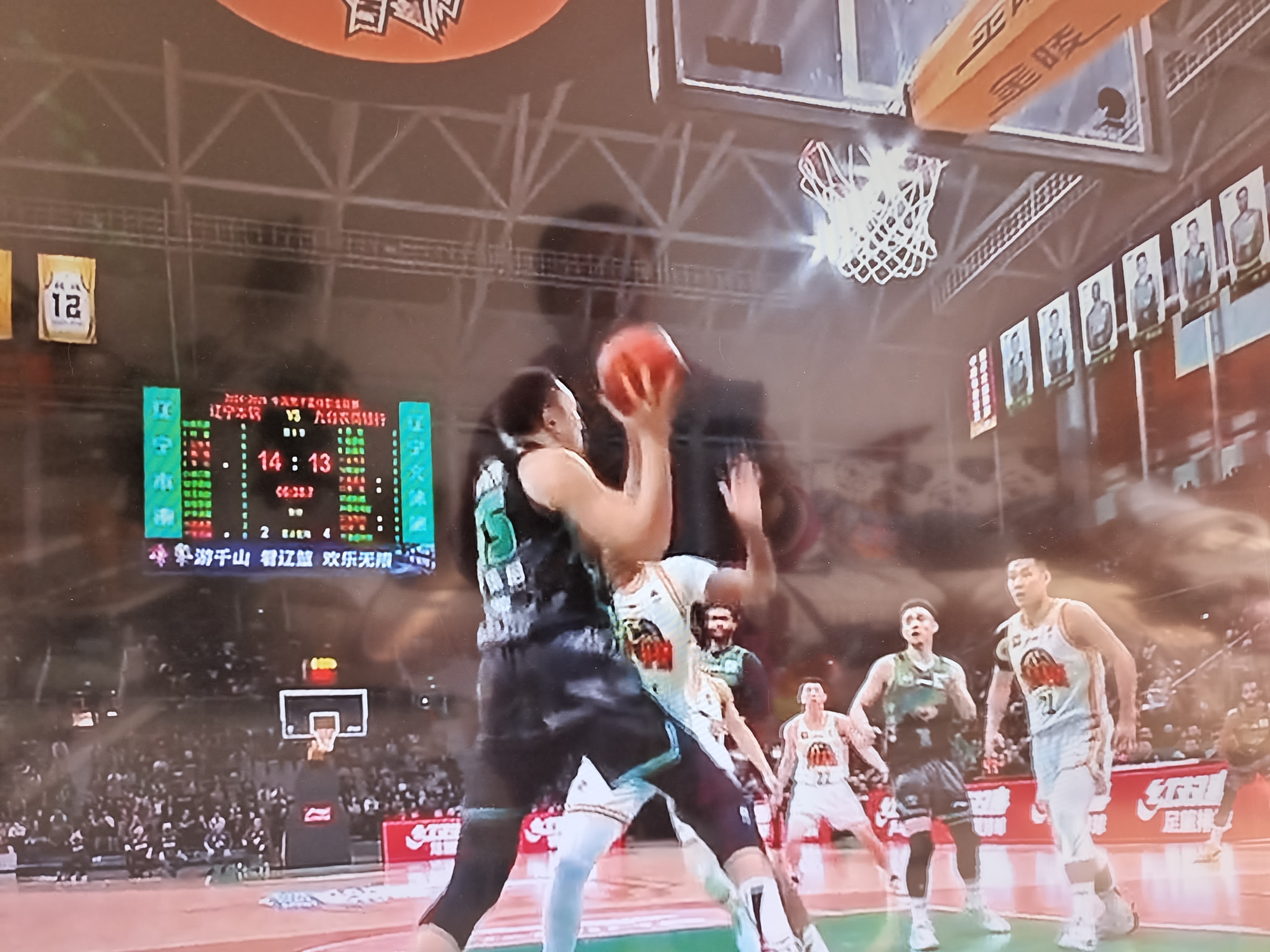 辽宁男篮碾压对手,取得高分胜利 辽宁男篮碾压对手,取得高分胜利