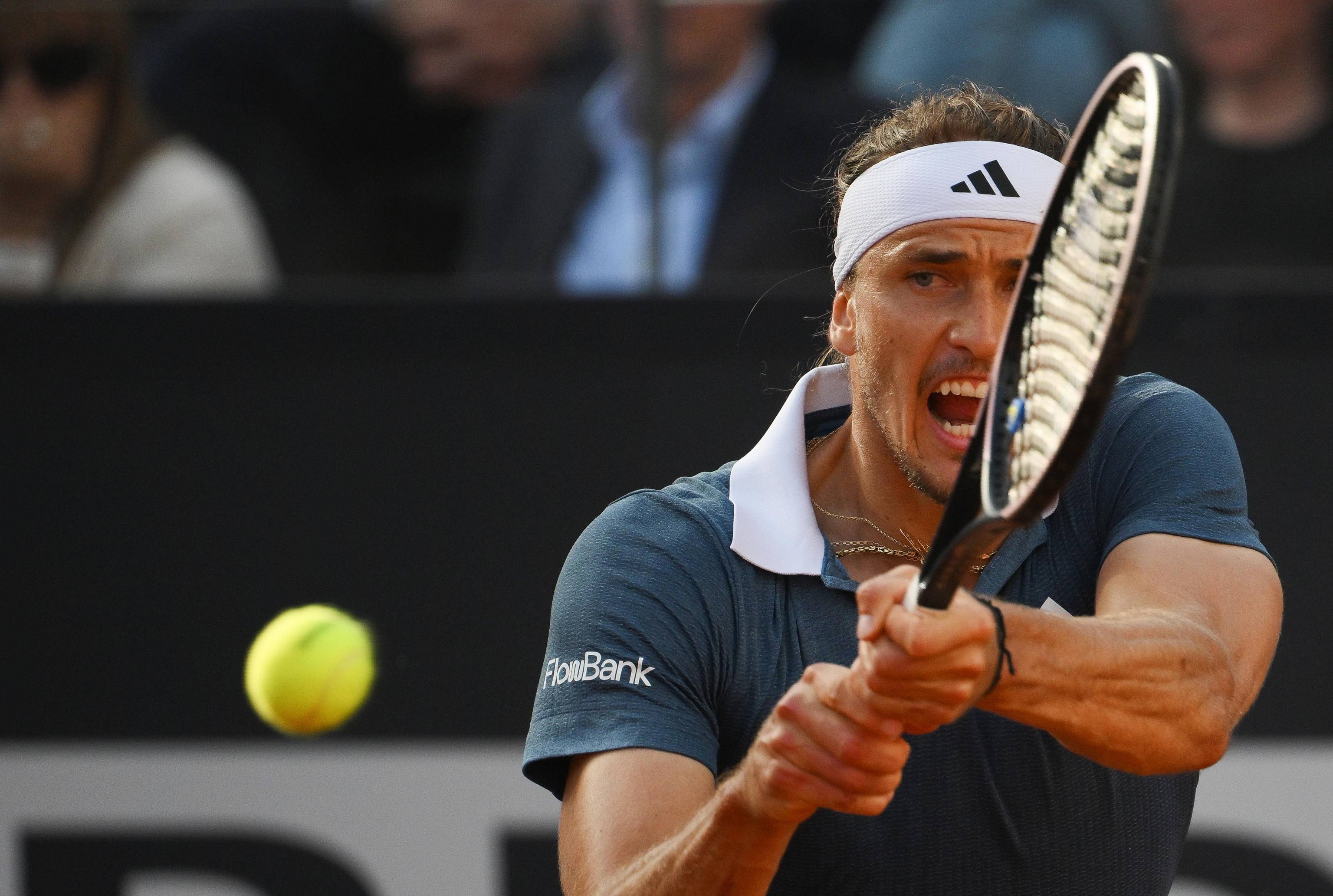 西班牙网球队完胜世界网球队,兹维列夫高光表现的简单介绍 西班牙网球队完胜世界网球队,兹维列夫高光表现的简单介绍