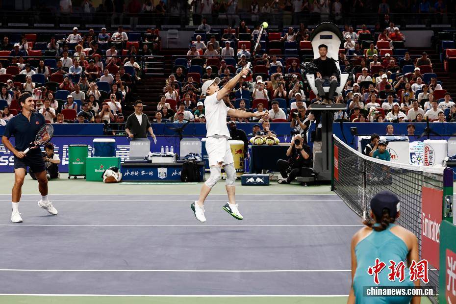 关于法国网球队力克英国网球队，费德勒送出助攻的信息