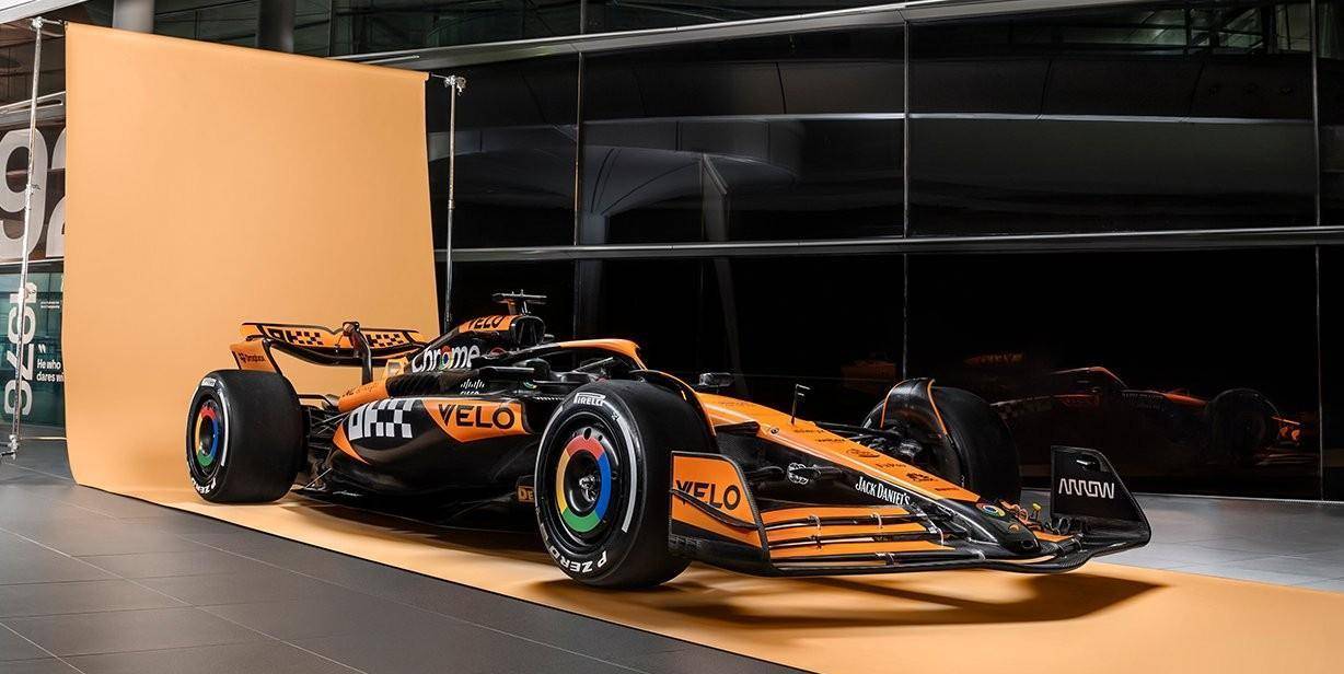 开云下载-雷诺车队逆转威廉姆斯，佩雷兹惊艳四座