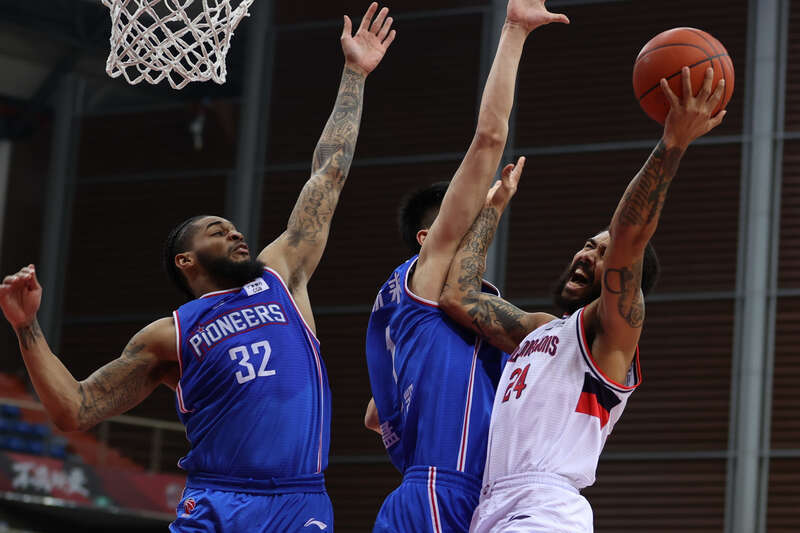 四川队鏖战广州队,保罗扛起全队 四川队鏖战广州队,保罗扛起全队