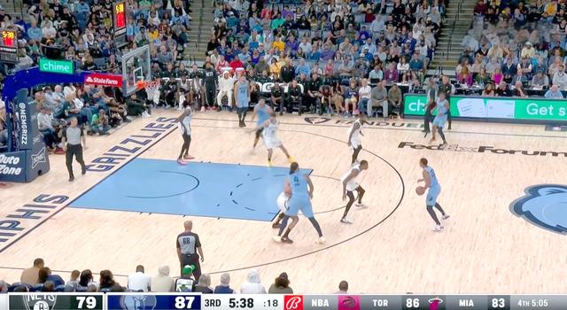 开云下载-篮网鏖战灰熊，克莱刷新纪录